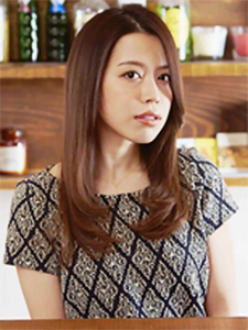 スタッフ「皆川 綾子」が担当したヘアスタイル「甘くないビターさのクールミディアムローレイヤー☆」